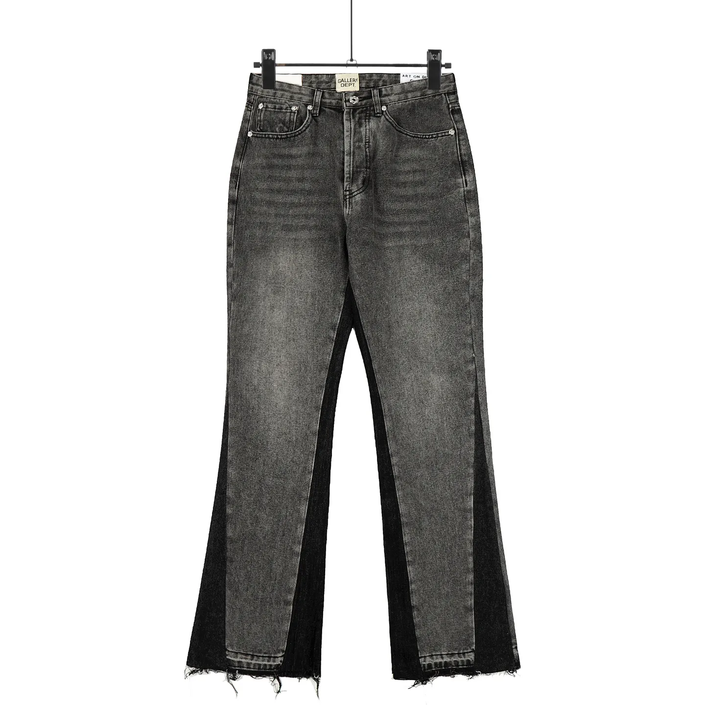 #8212 P246💰 GALLERY DEPT. LA Flared The first generation of Vintage spliced loose washed flared jeans - The original version is purchased and patterned to truly restore the ultimate texture of Vintage - The original hardware accessories, washed and other elevators, QR code analysis are all purchased from the original factory, high degree of restoration, you are welcome to compare with a certain product ~ - Three-dimensional version, loose and comfortable, not picky about the figure, taller and slimmer, factory Seiko, original factory quality control, same style for men and women, can be matched with couples Versatile recommendation: must-have jeans for all seasons - Sizes: 28 30 32 34 36